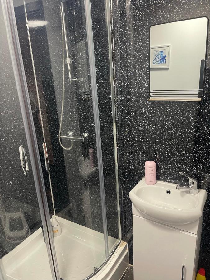 Elegant Studio1 Netflix Bathroom Close To Beach Swansea Kültér fotó